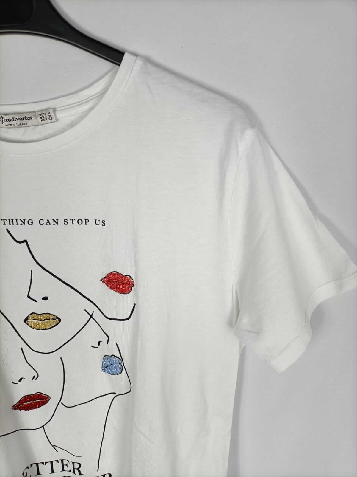 STRADIVARIUS.Camiseta abalorios T.M