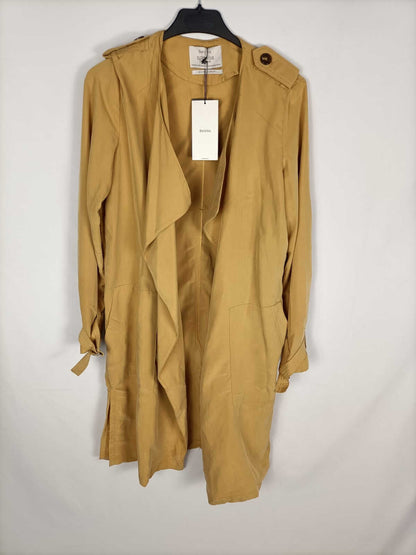 BERSHKA.Trench mostaza T.xs