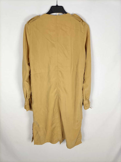 BERSHKA.Trench mostaza T.xs