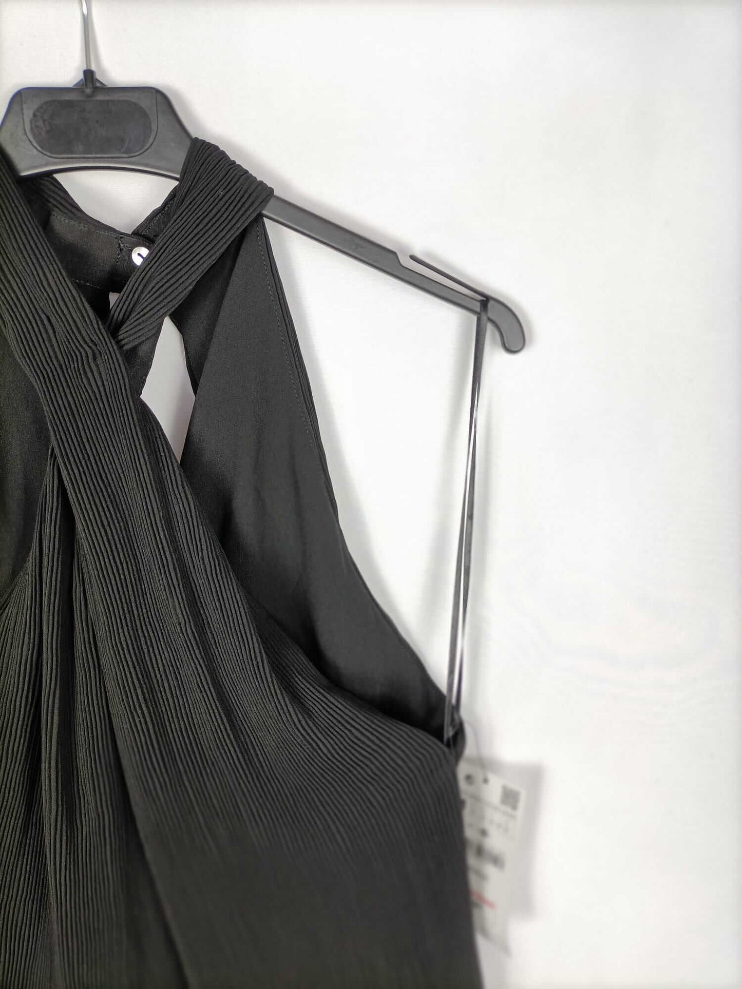 ZARA.Top negro plisado halter T.M