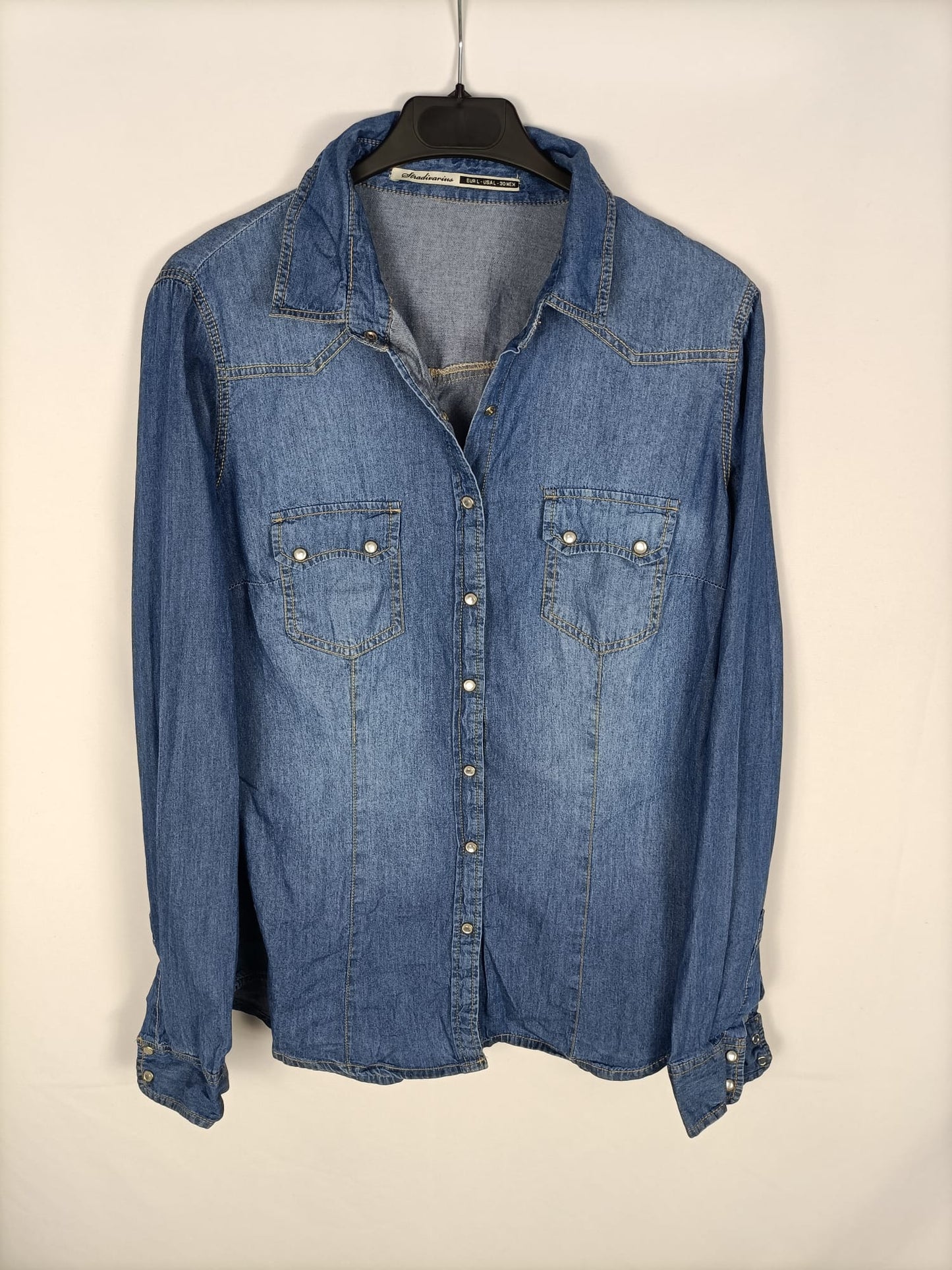 STRADIVARIUS.Thin denim shirt TL