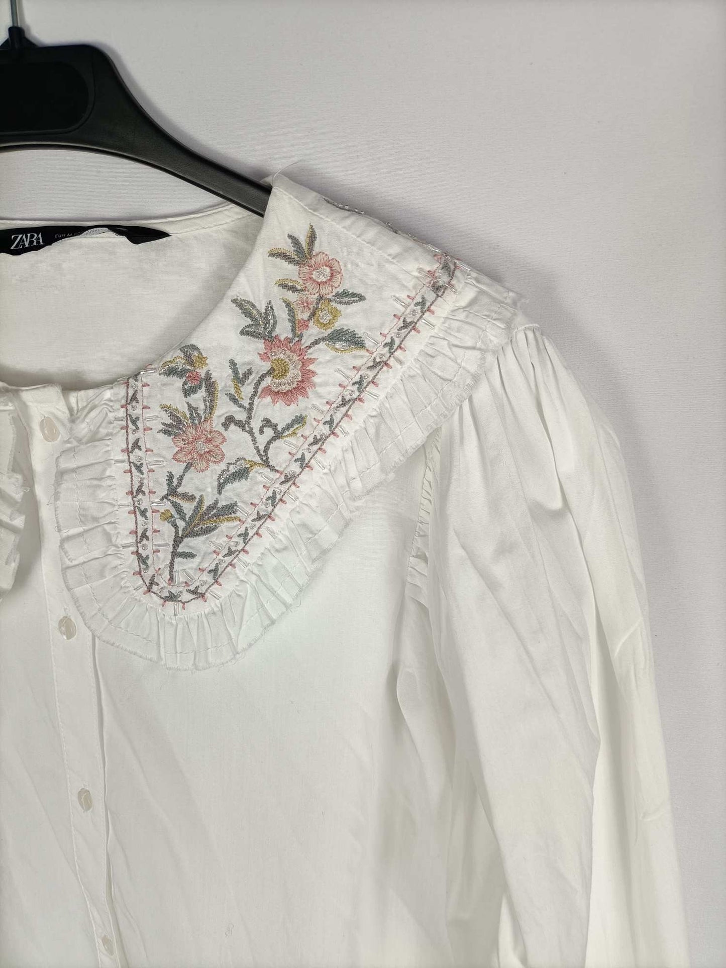 ZARA.Blusa blanca bordado T.m
