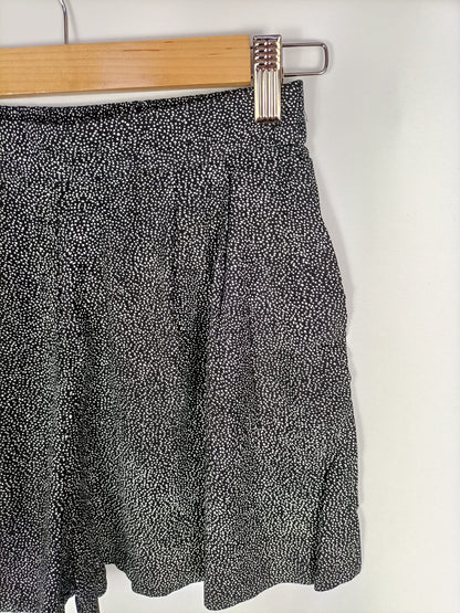 H&M.Shorts negros topos blancos T.34