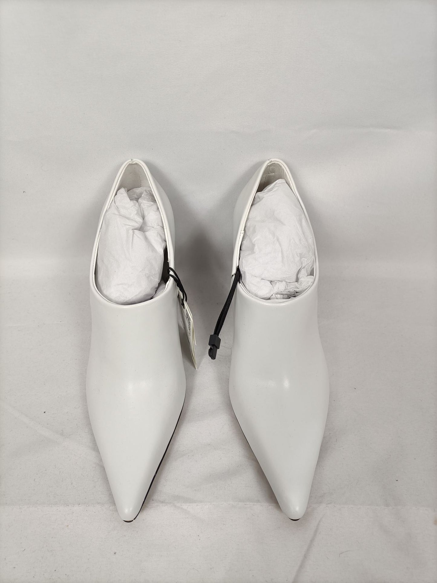 ZARA. Botines tobillero blancos T.36