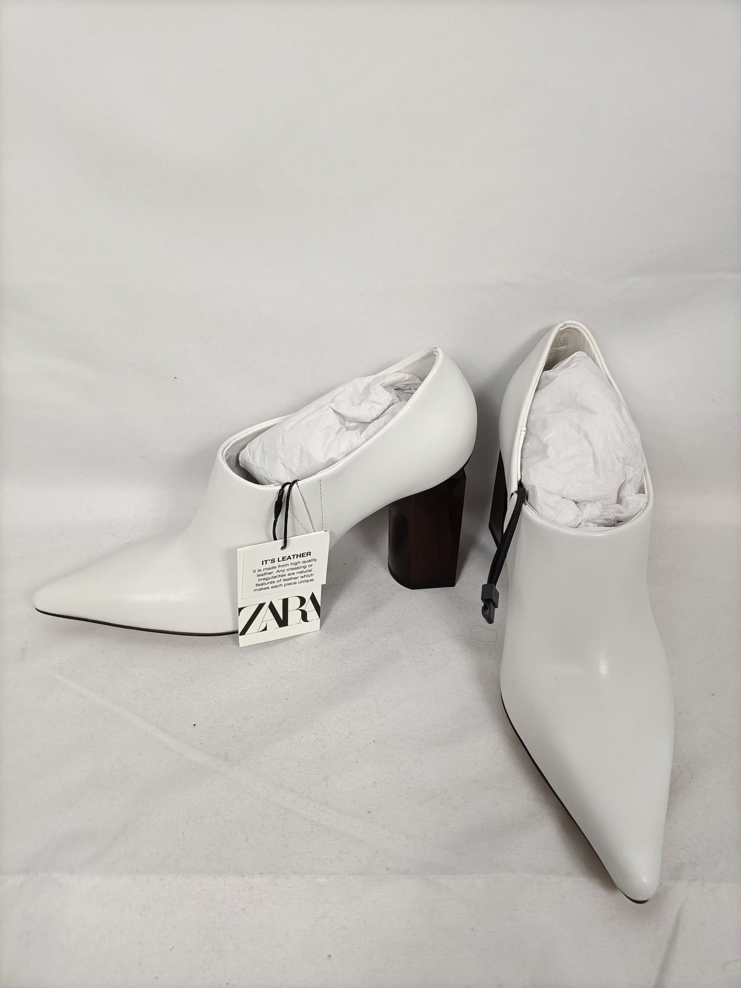 ZARA. Botines tobillero blancos T.36