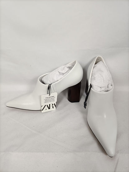 ZARA. Botines tobillero blancos T.36