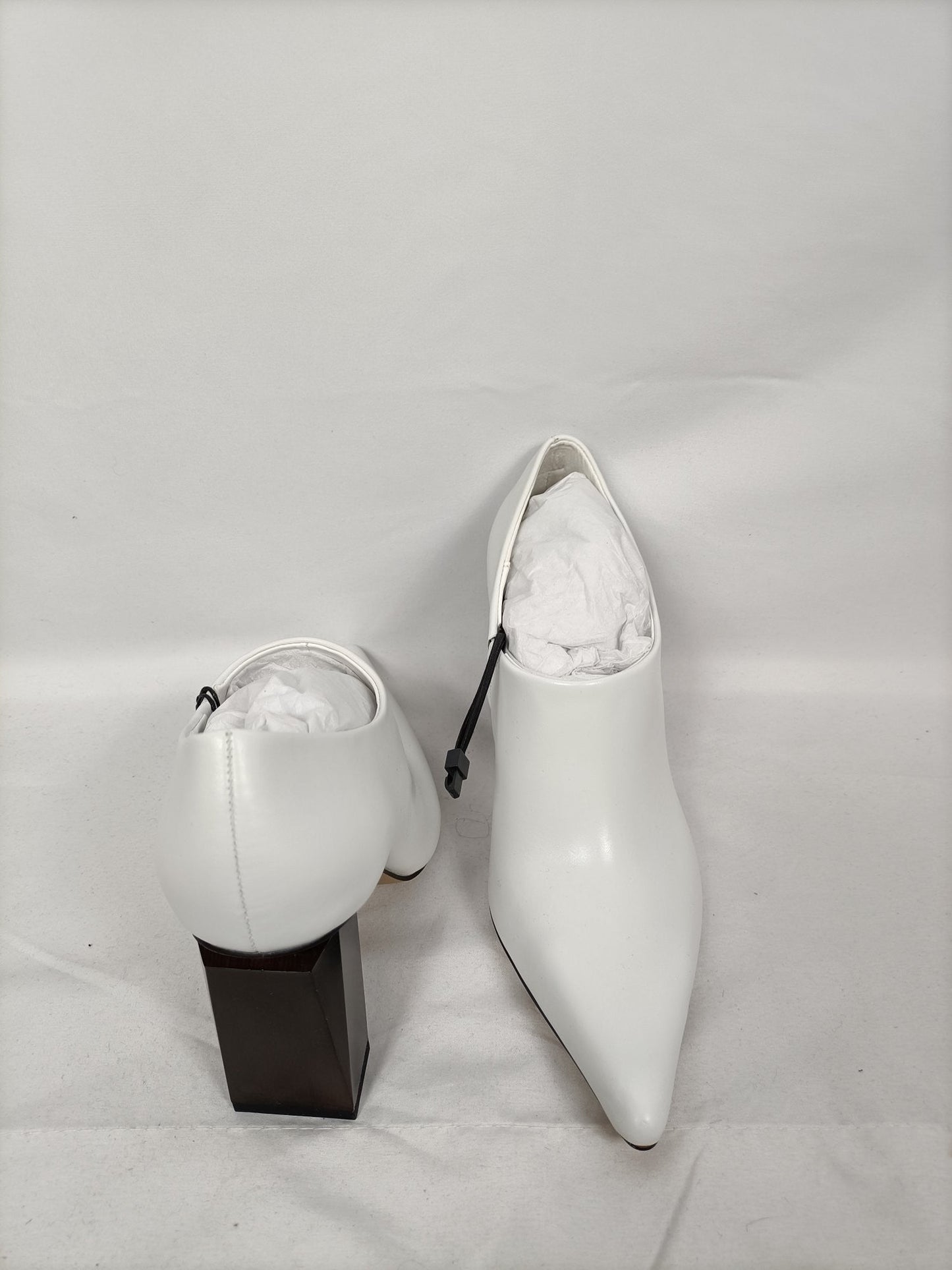 ZARA. Botines tobillero blancos T.36