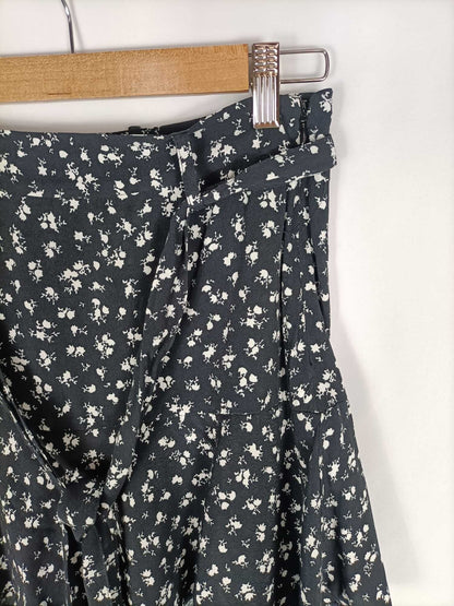 ZARA.Falda pantalón negra flores T.s