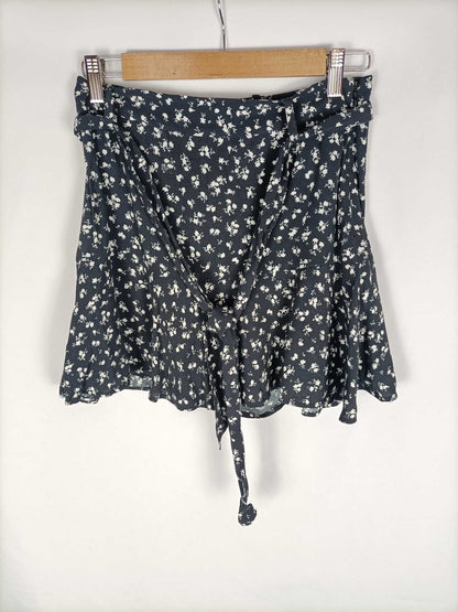 ZARA.Falda pantalón negra flores T.s