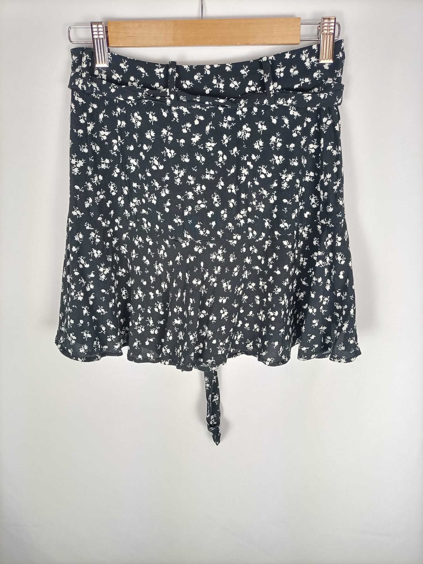 ZARA.Falda pantalón negra flores T.s