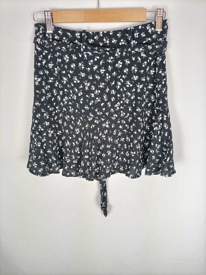 ZARA.Falda pantalón negra flores T.s