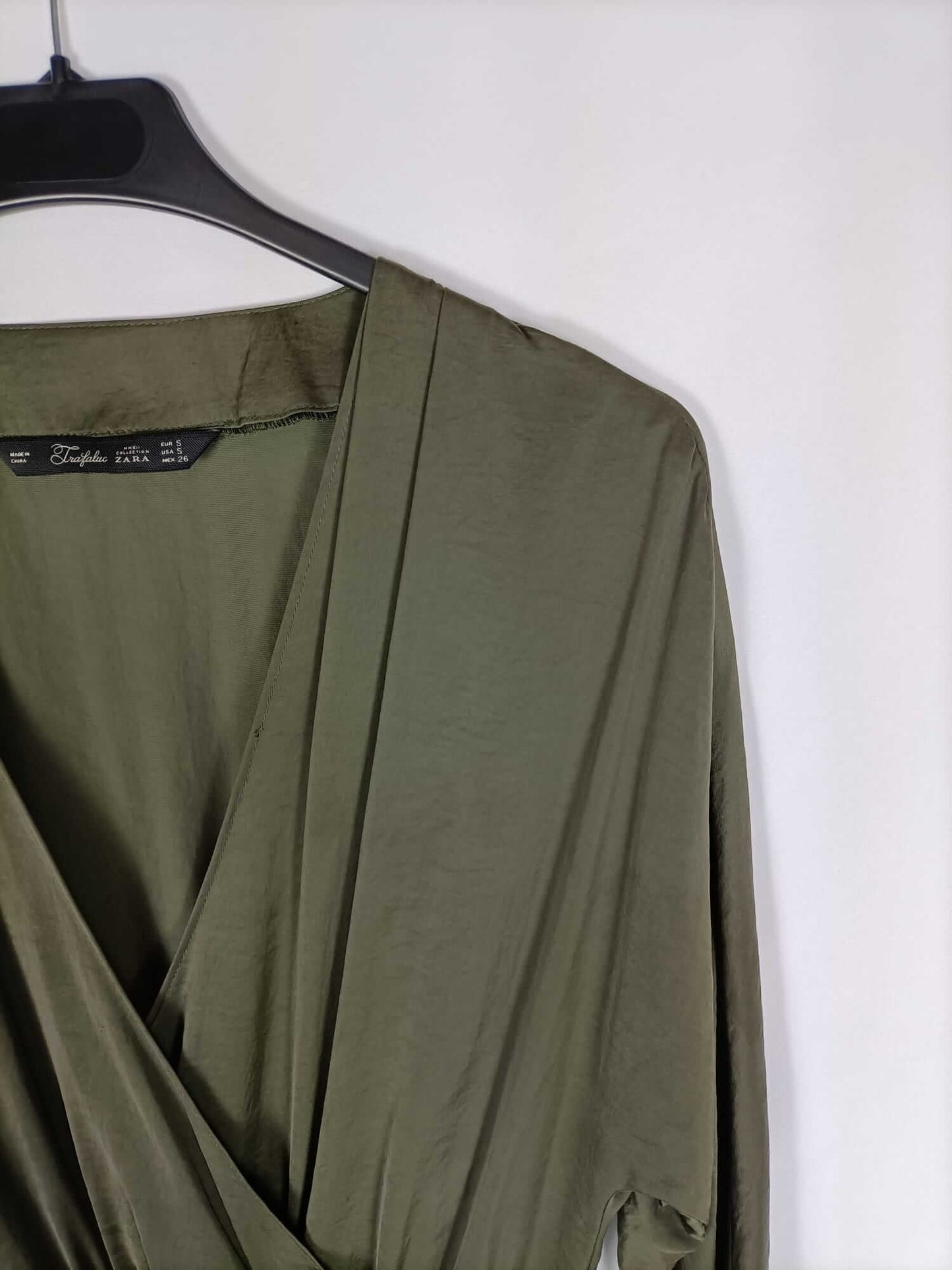 ZARA.Vestido verde cruzado T.s