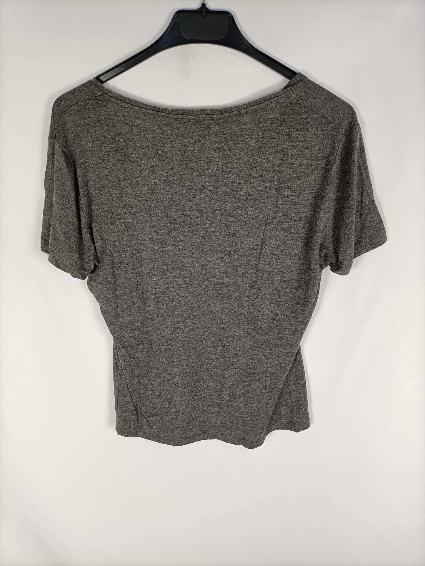 ZARA.Camiseta gris básica T.s