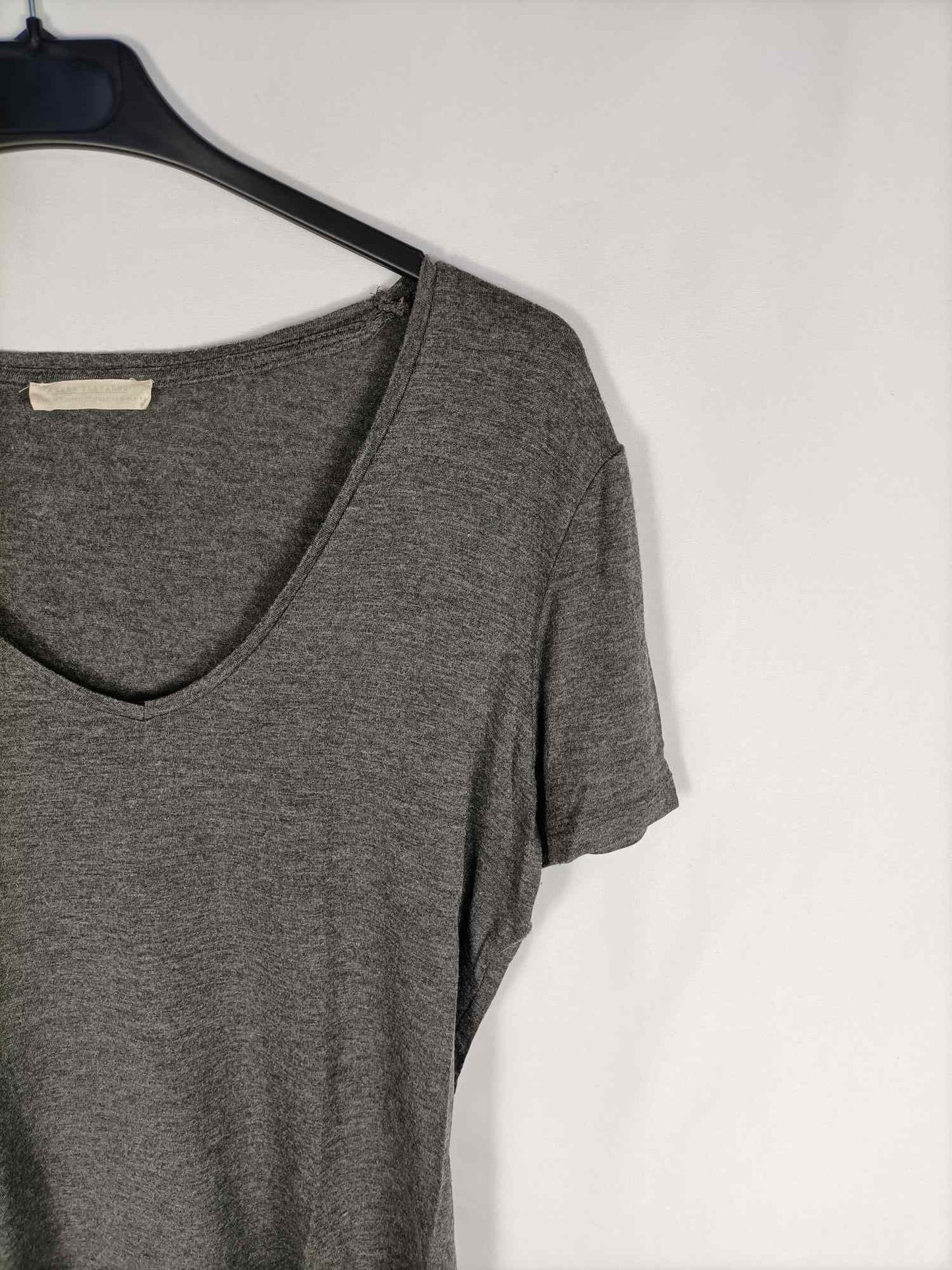 ZARA.Camiseta gris básica T.s