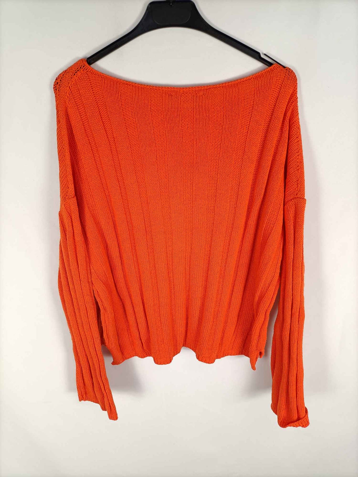 STRADIVARIUS. Orange Ts knit sweater