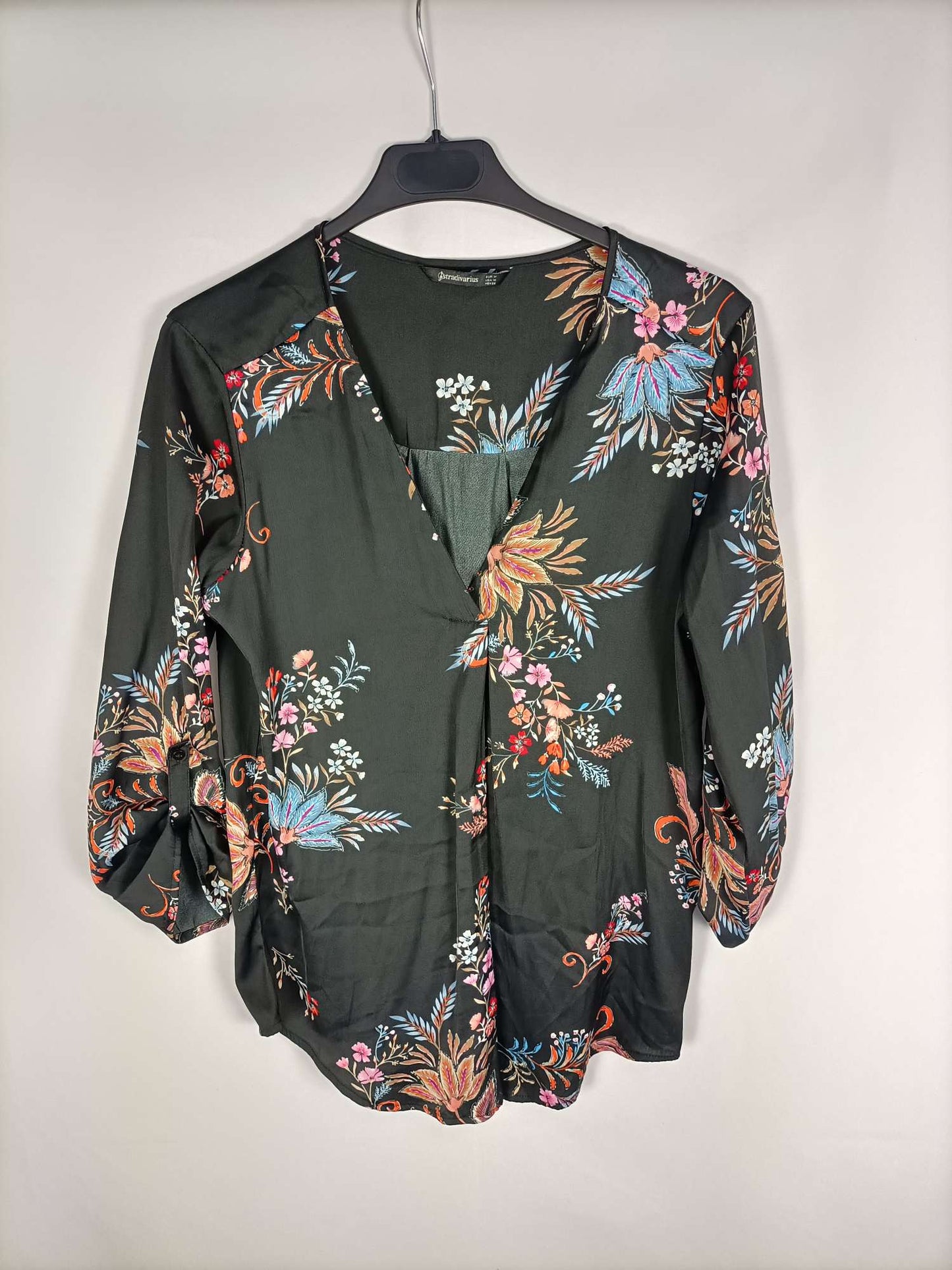 STRADIVARIUS.Tm fluid black blouse