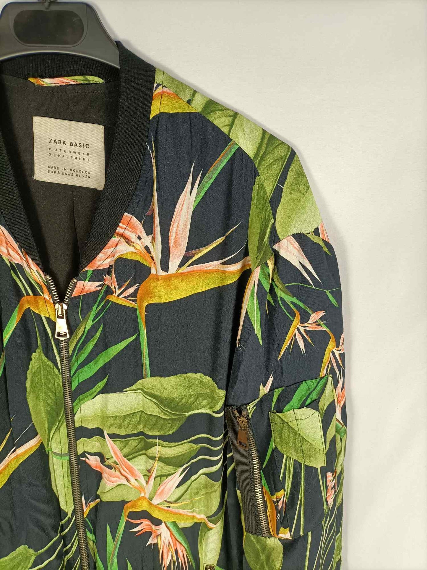 ZARA.Bomber fina hojas T.s