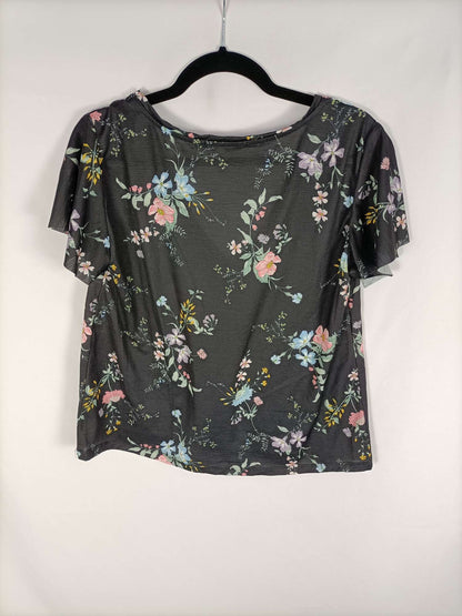 PULL&BEAR.Camiseta negra flores T.m