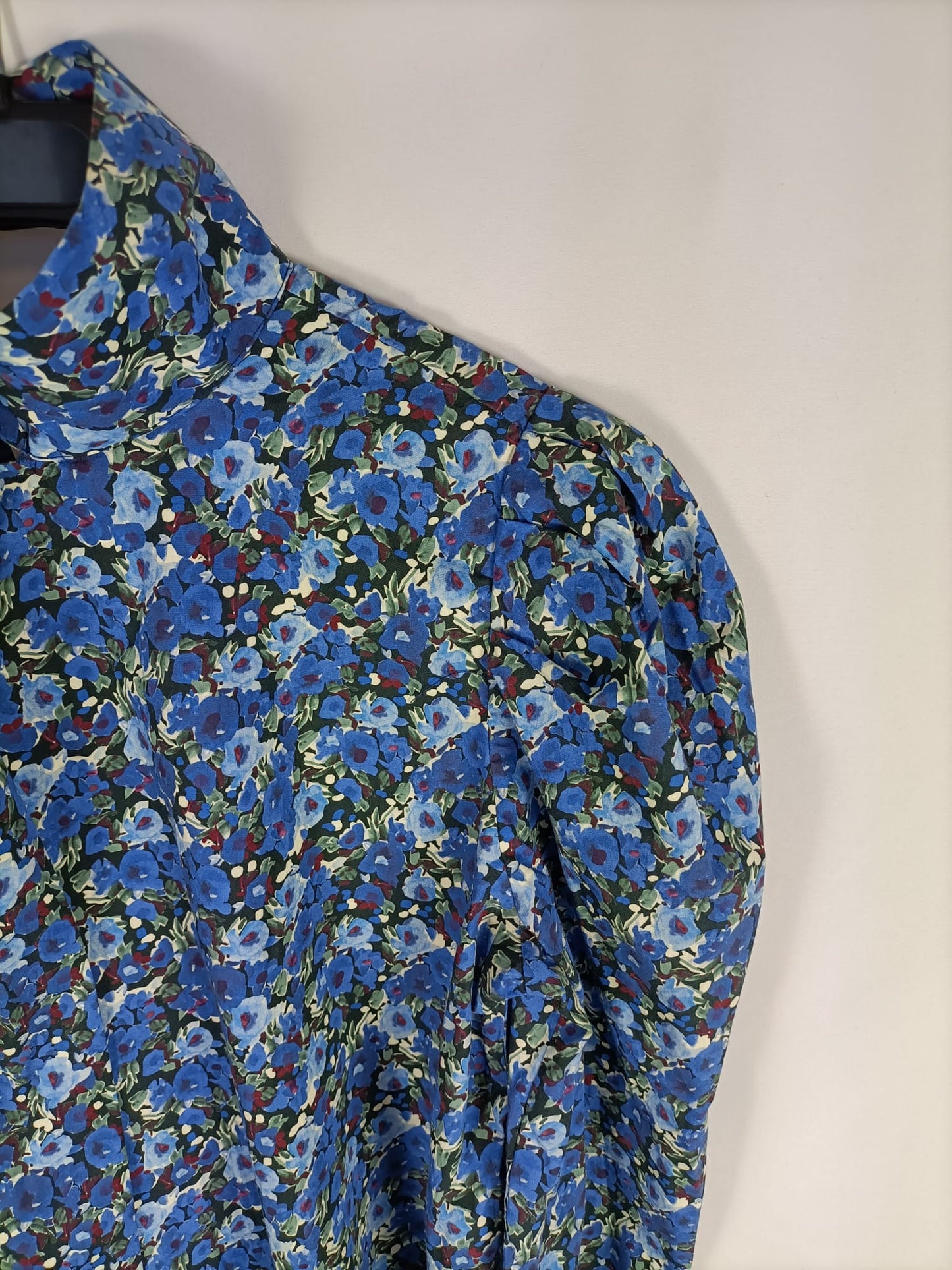 STRADIVARIUS.Blusa flores mangas abullonadas T.m