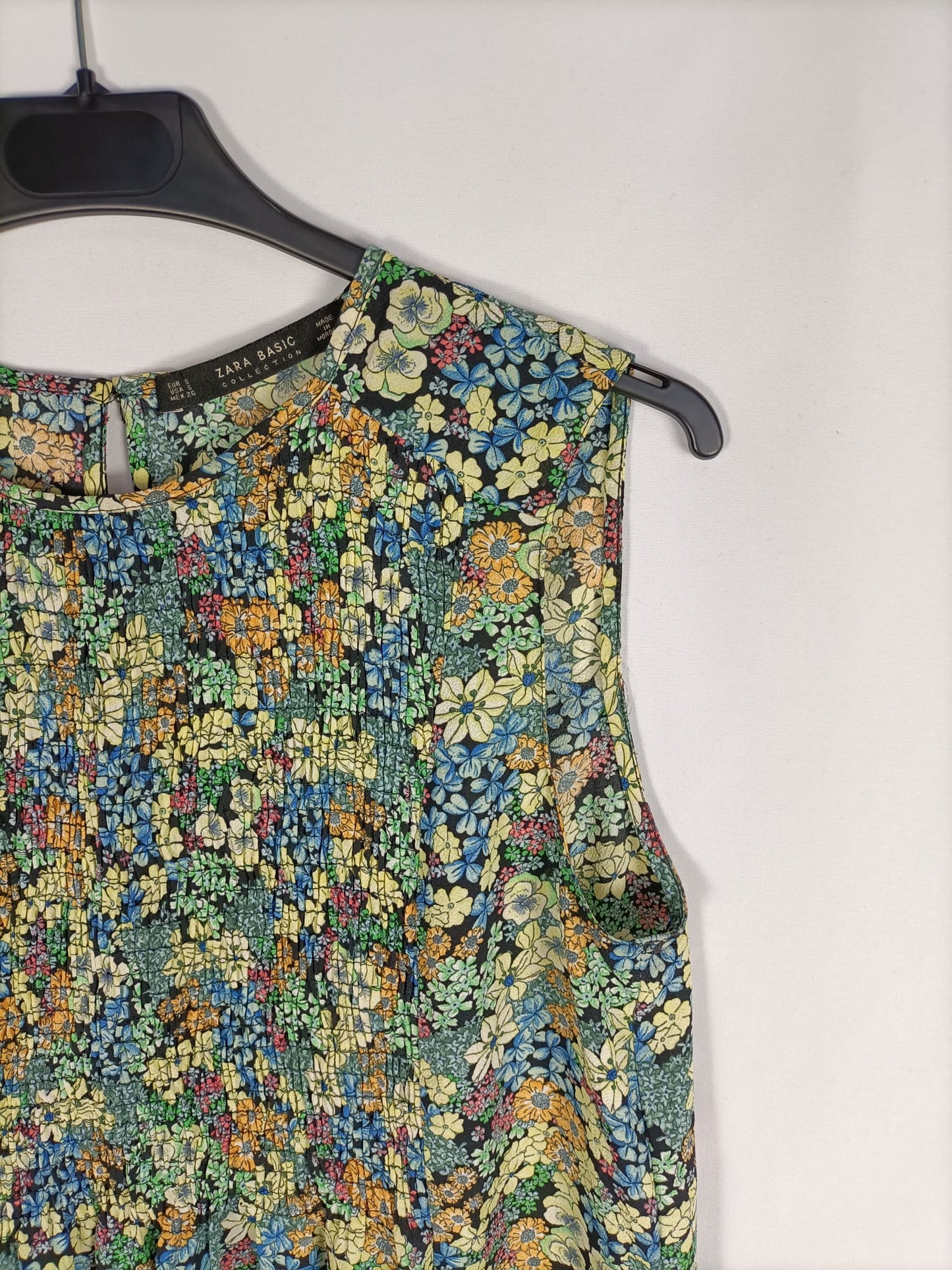 ZARA.Blusa flores sin mangas T.s