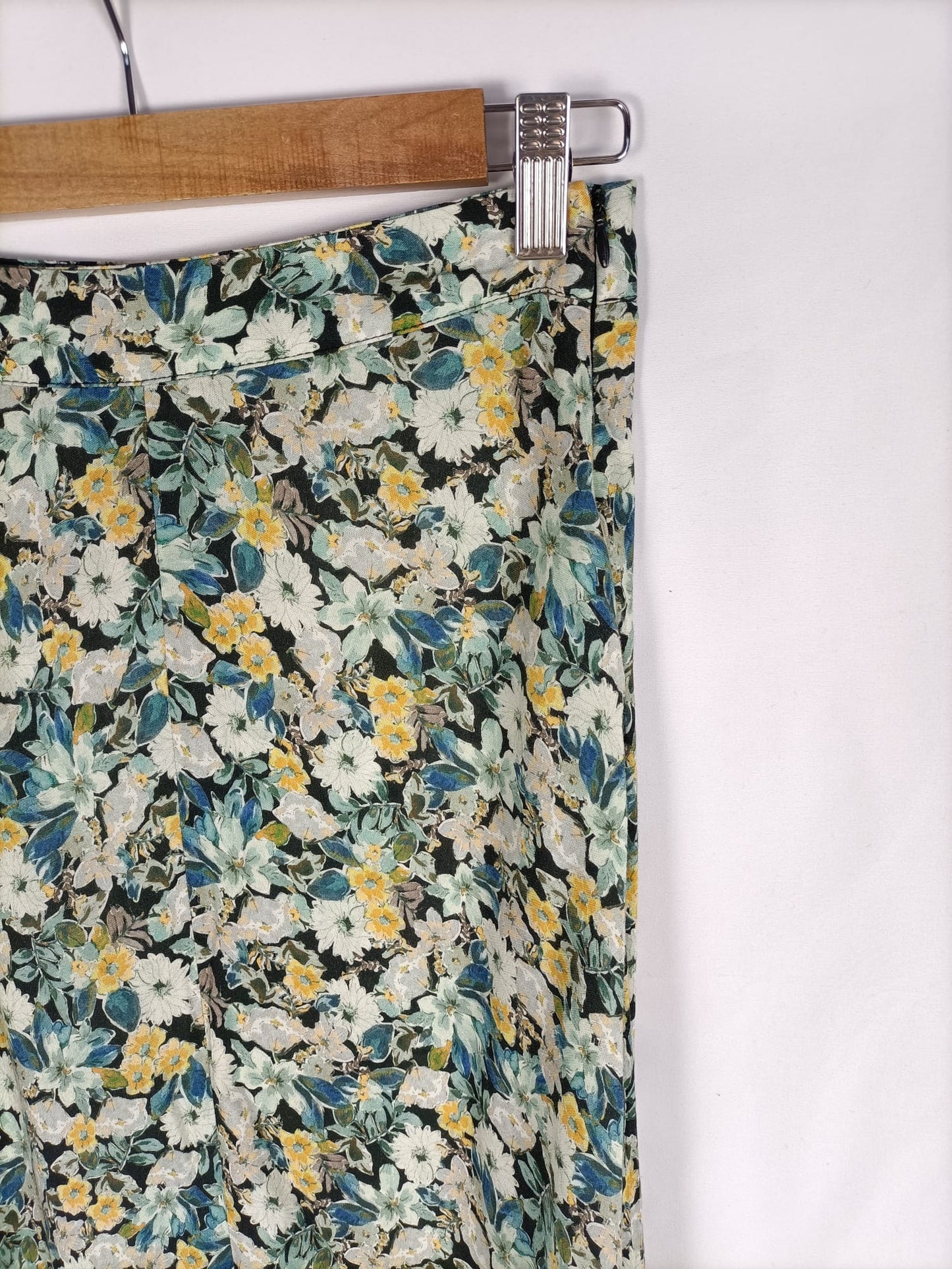 PULL&BEAR.Falda midi flores T.s