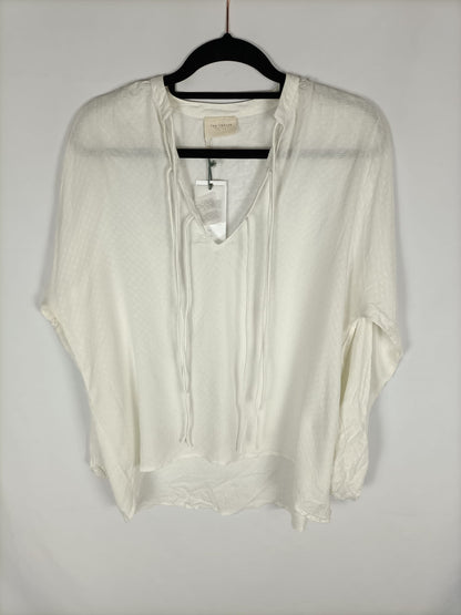 White blouse details Ts/m