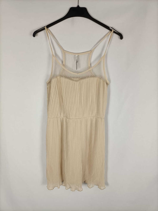 STRADIVARIUS.Vestido beige plisado T.m