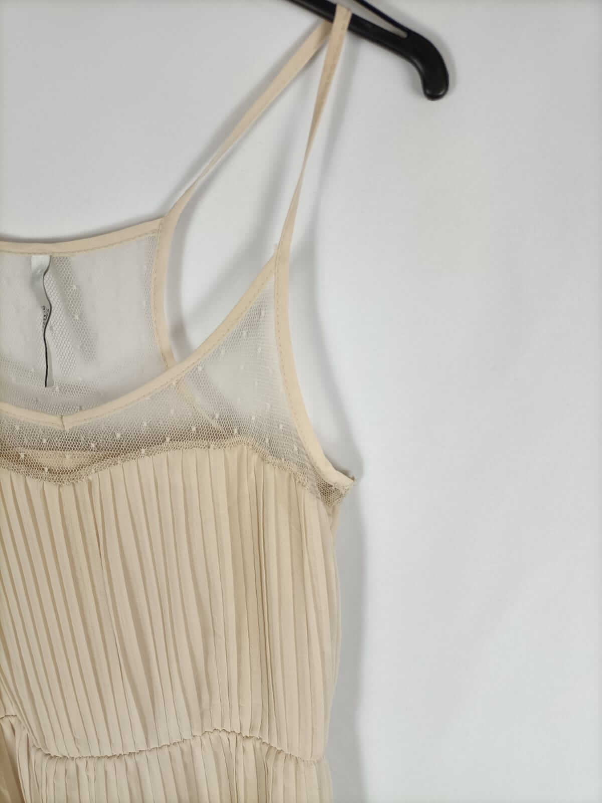 STRADIVARIUS.Beige pleated dress Tm