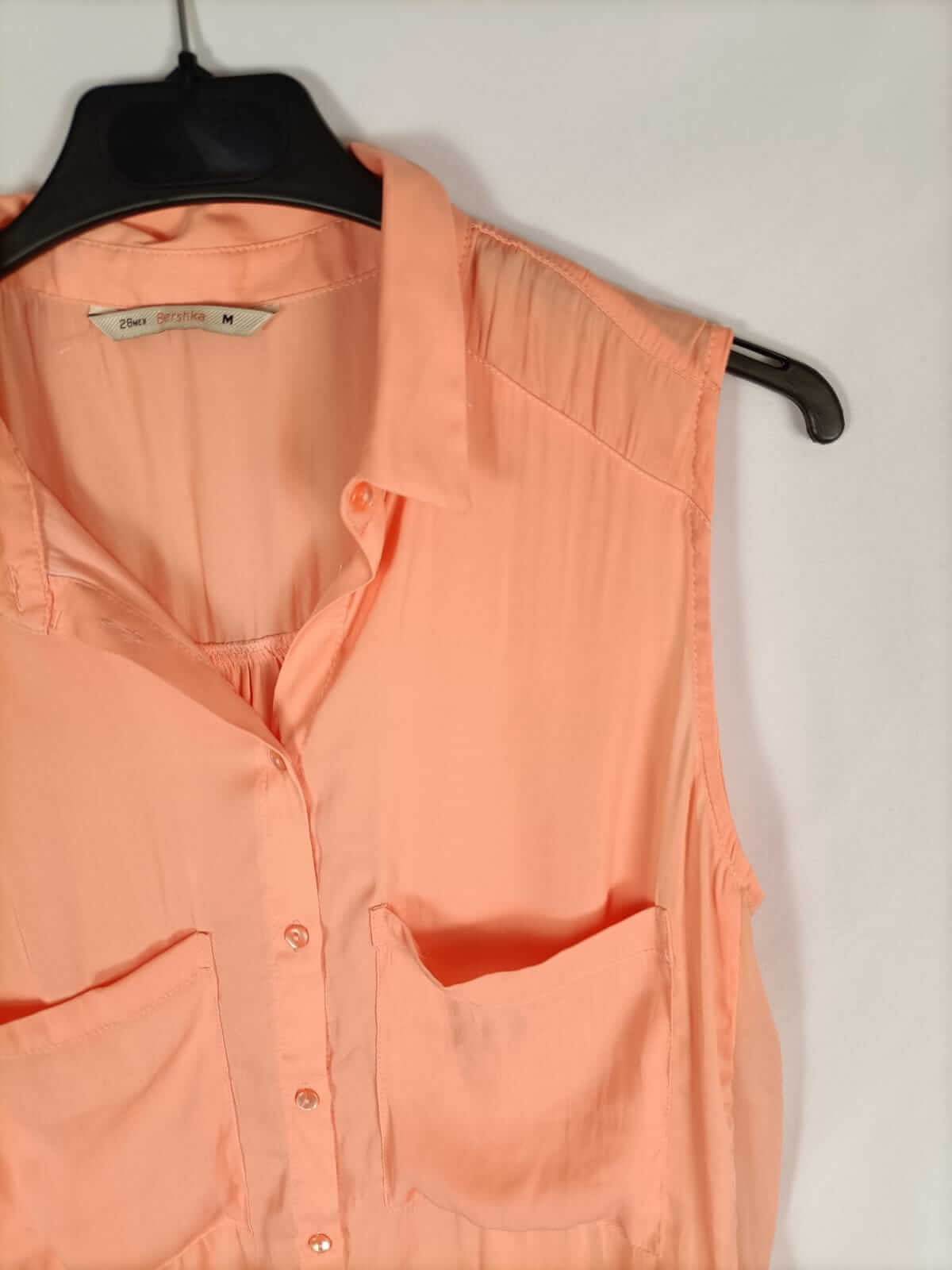 BERSHKA.Blusa fluida salmón T.m