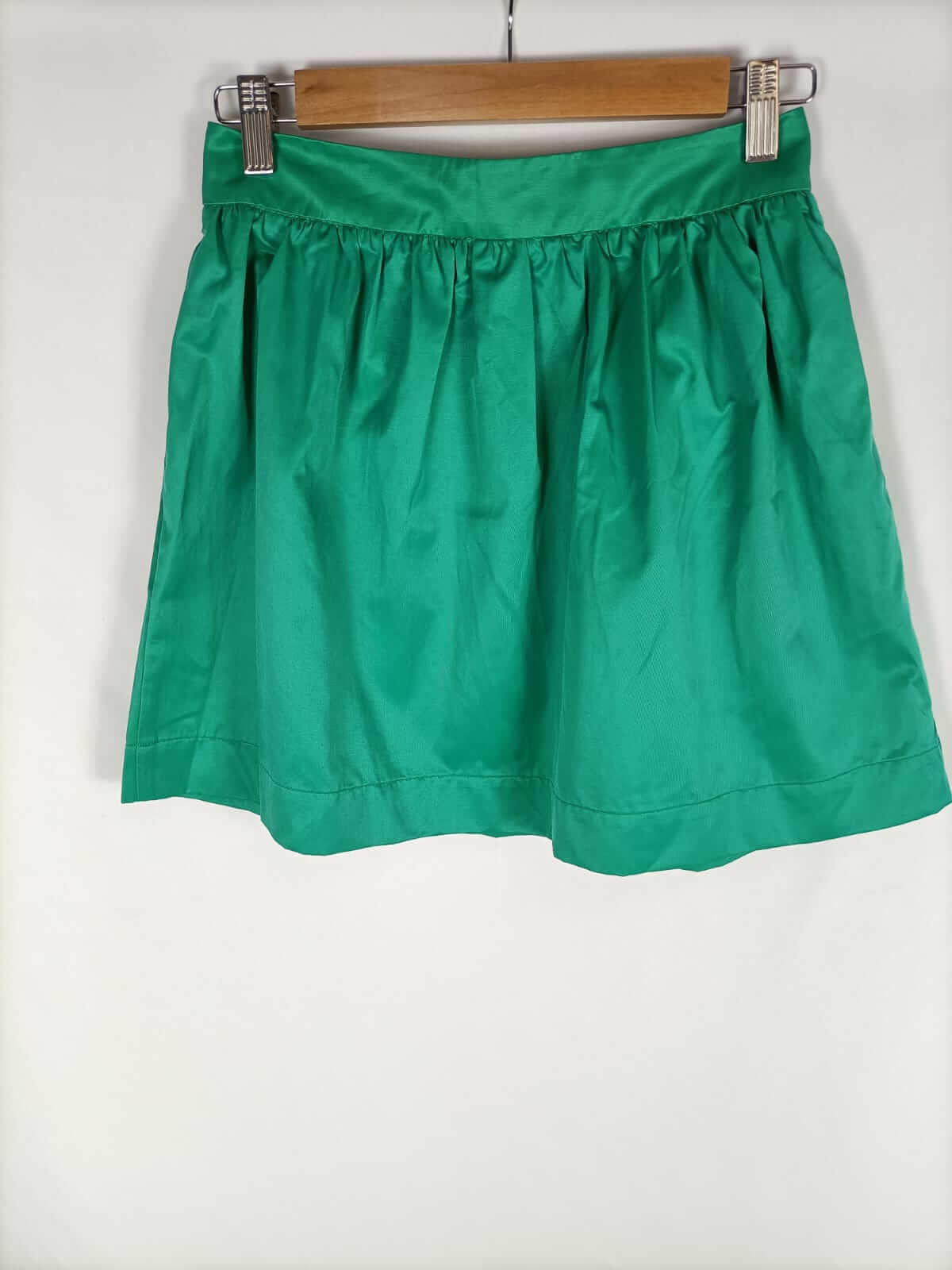 STRADIVARIUS. Short green flared skirt size 36
