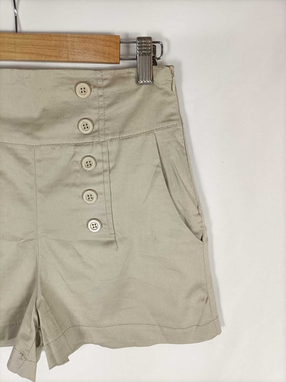 OTRAS.Shorts beige botones T.s