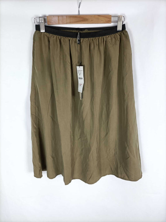 STRADIVARIUS. Flowing green Ts skirt