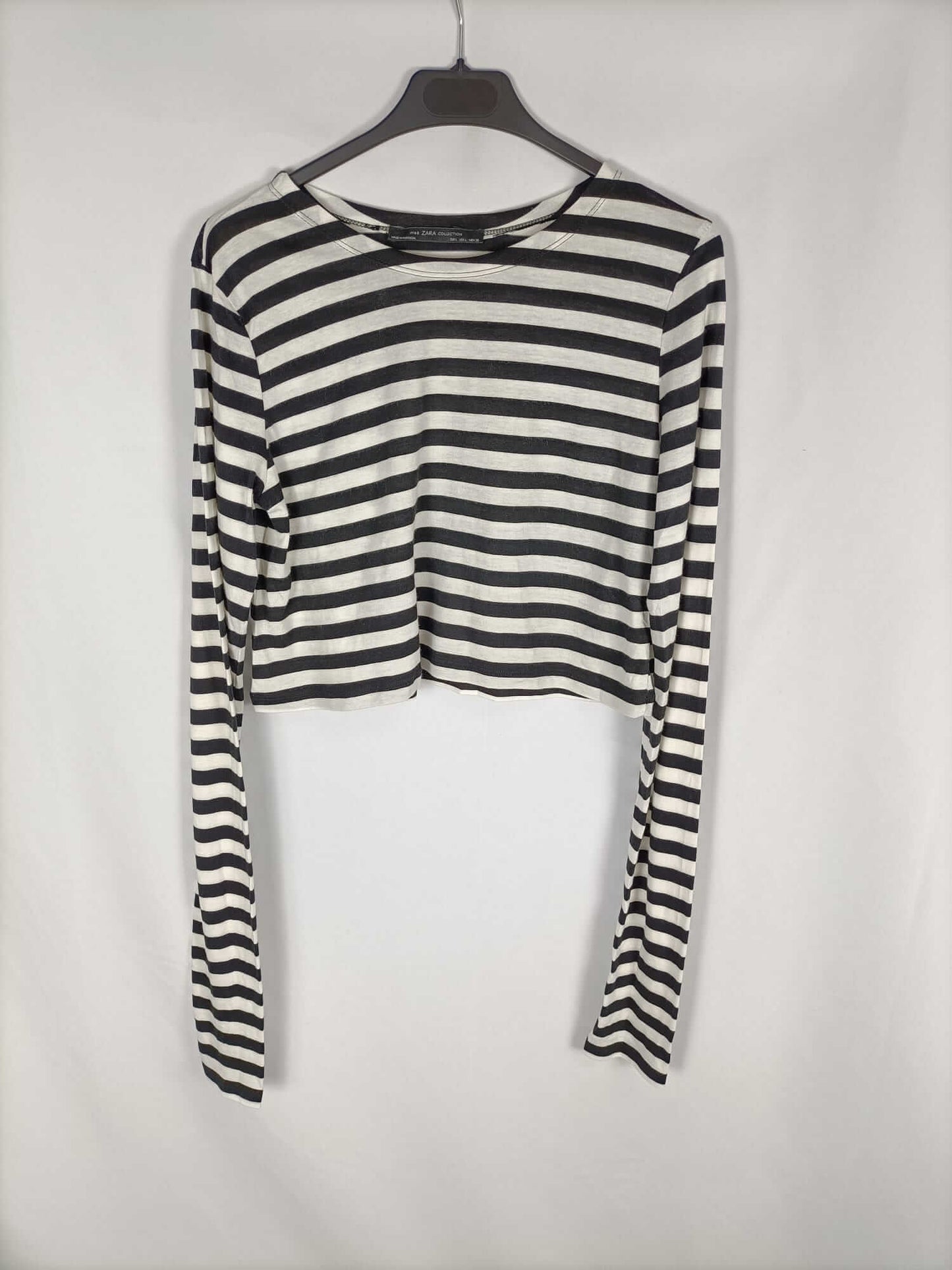 ZARA.Camiseta rayas negras y blancas T.L