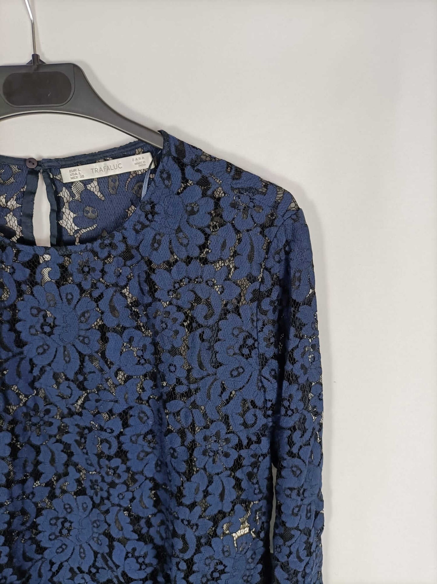 ZARA.Top azul encaje T.L