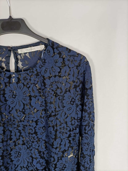 ZARA.Top azul encaje T.L