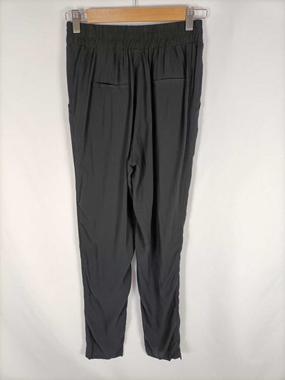 H&M.Pantalones negros fluidos T.38
