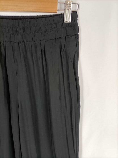 H&M.Pantalones negros fluidos T.38