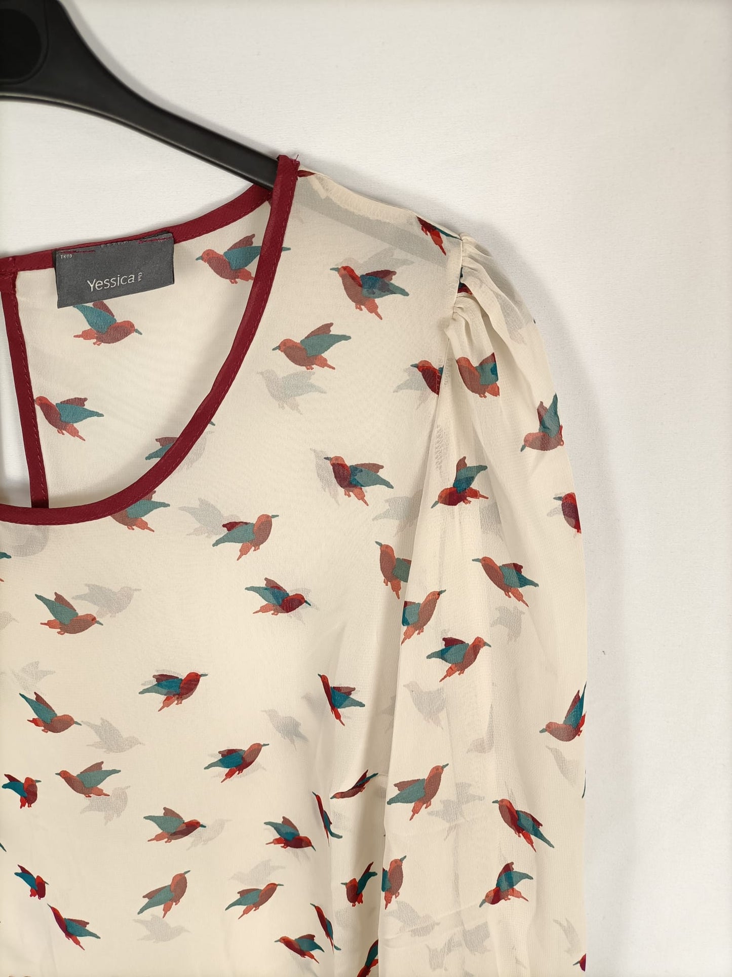 MarketC&A.Blusa beige pájaros Tm/l