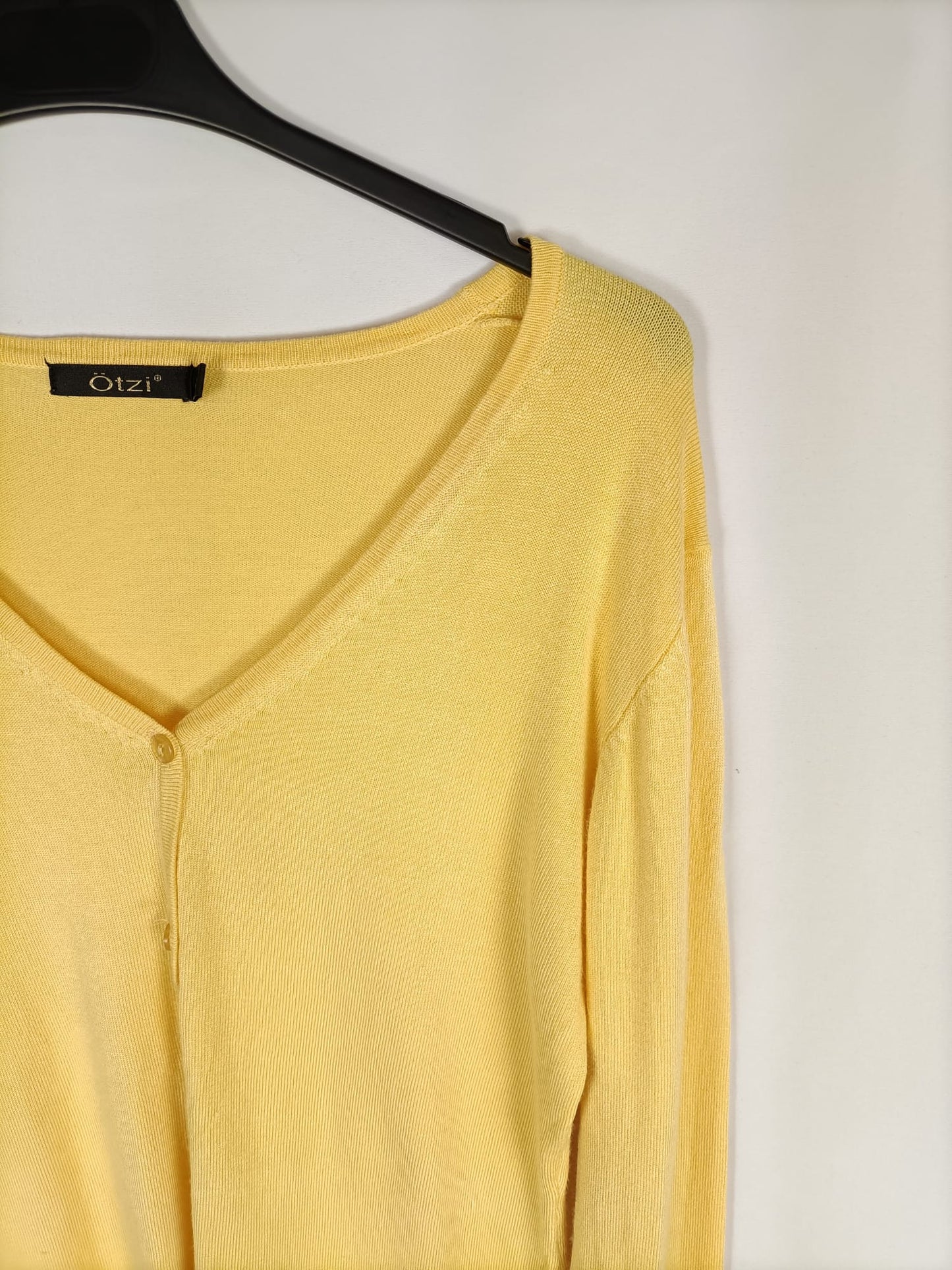 OTZI.Rebeca amarilla T.s