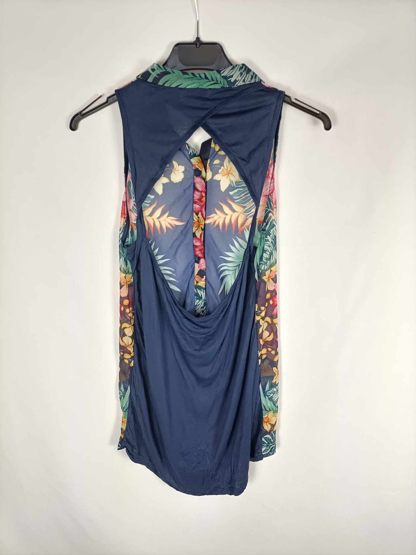 PULL&BEAR.Blusa azul flores T.m