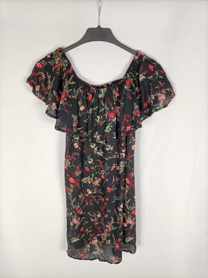 BERSHKA.Vestido corto negro cuello barco T.s