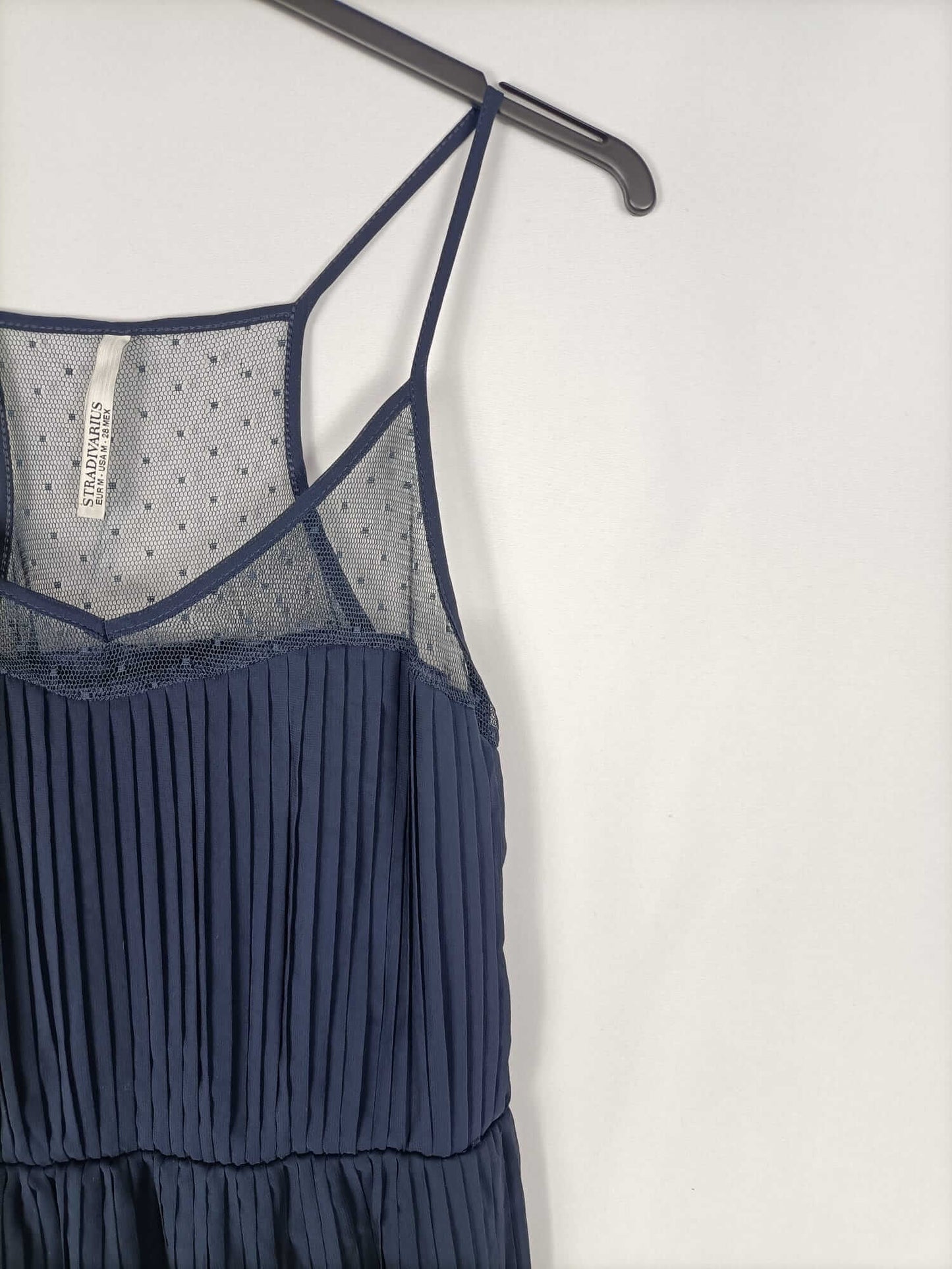 STRADIVARIUS.Vestido corto azul plisado T.m