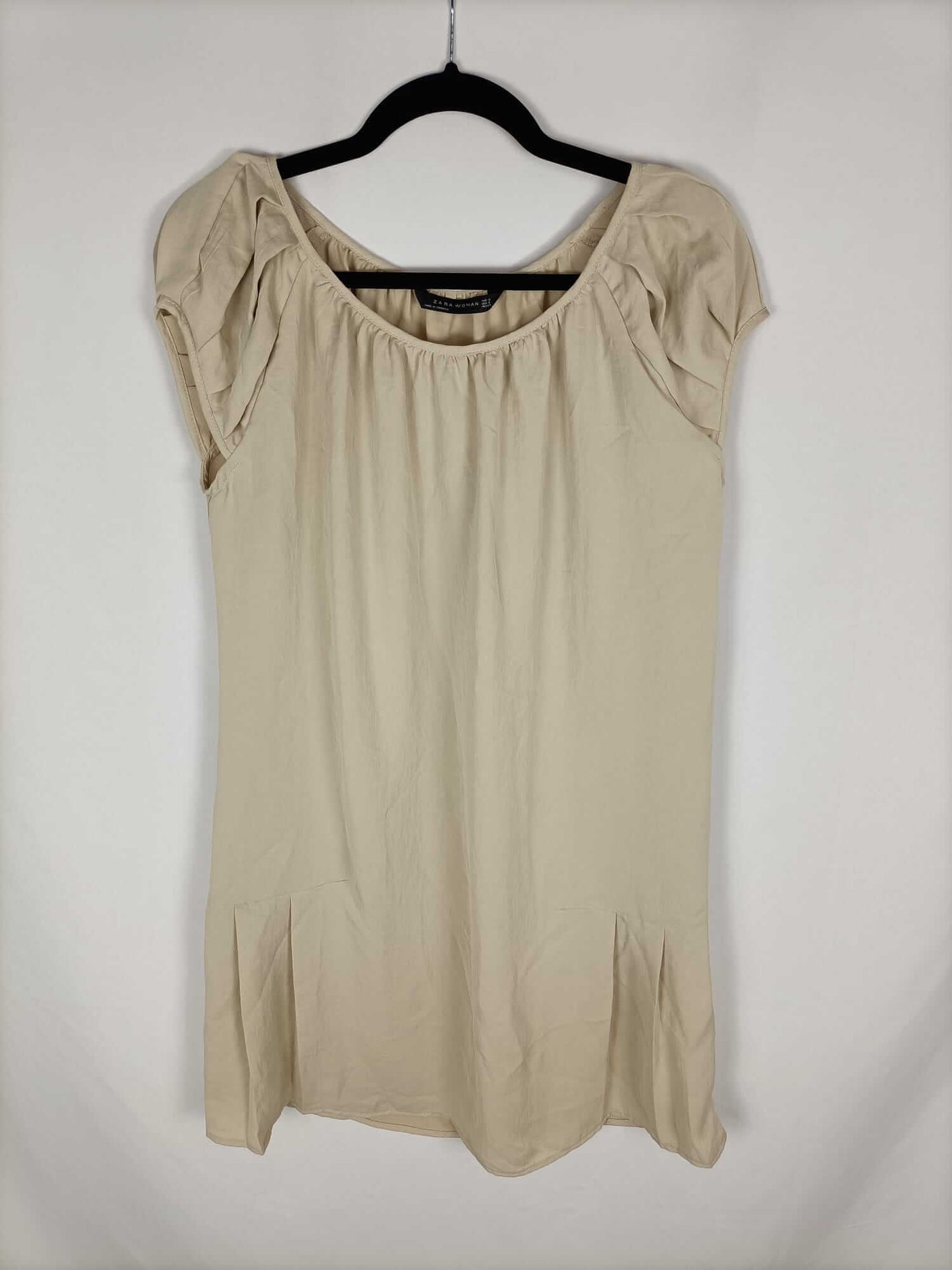 ZARA. Beige flowing dress Ts