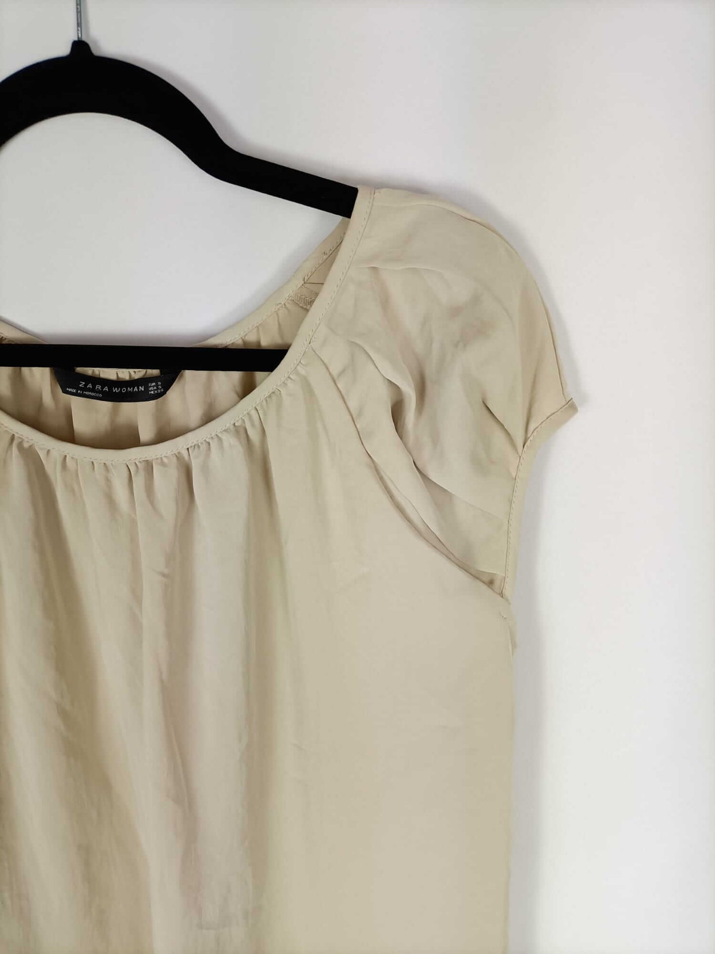 ZARA. Beige flowing dress Ts