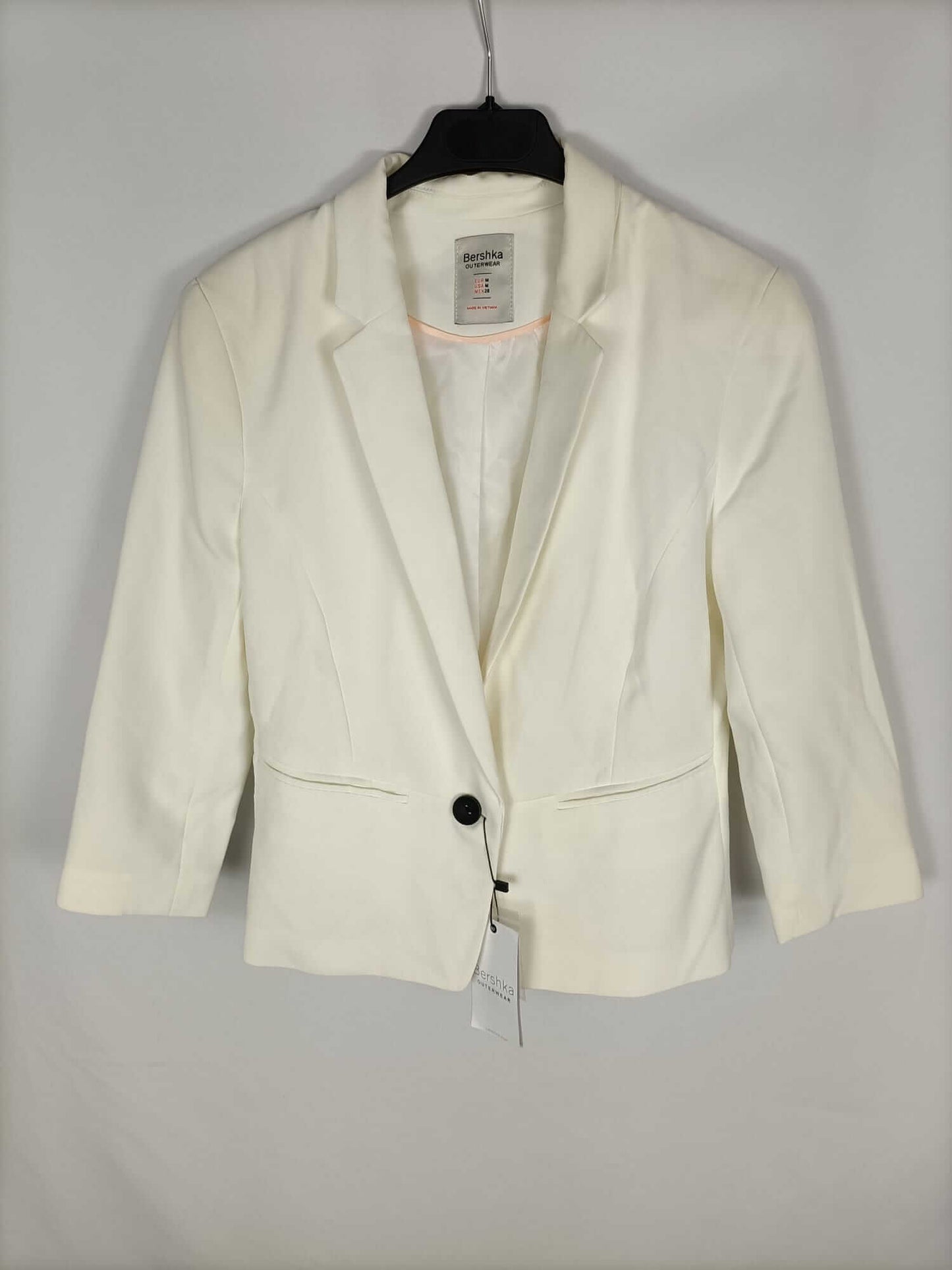 BERSHKA.Blazer blanco roto cortita T.m