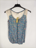 PULL&BEAR.Top azul flores T.m
