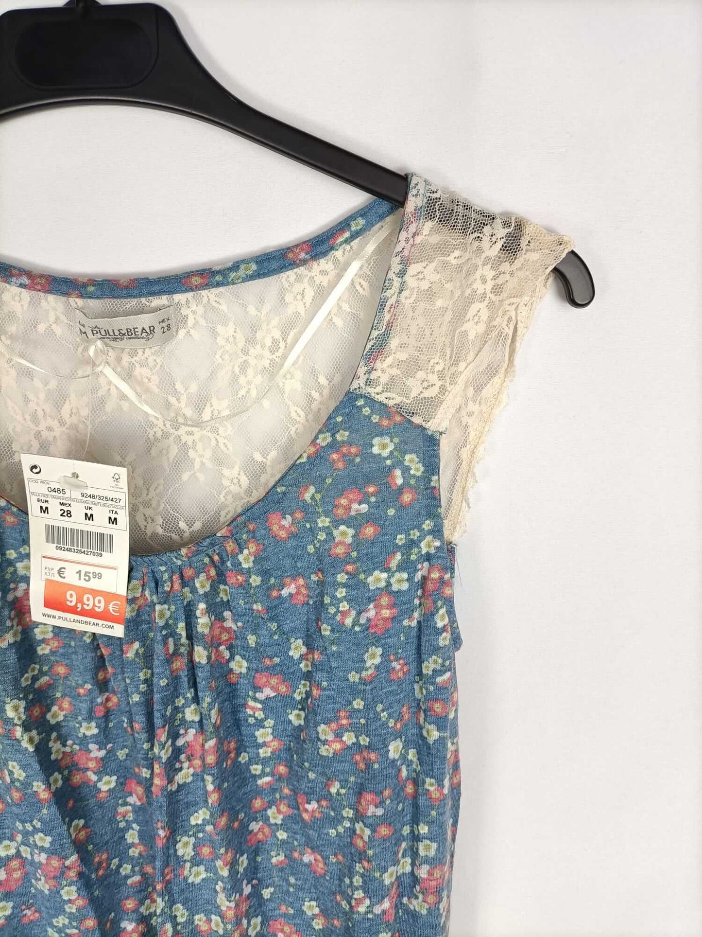 PULL&BEAR.Top azul flores T.m