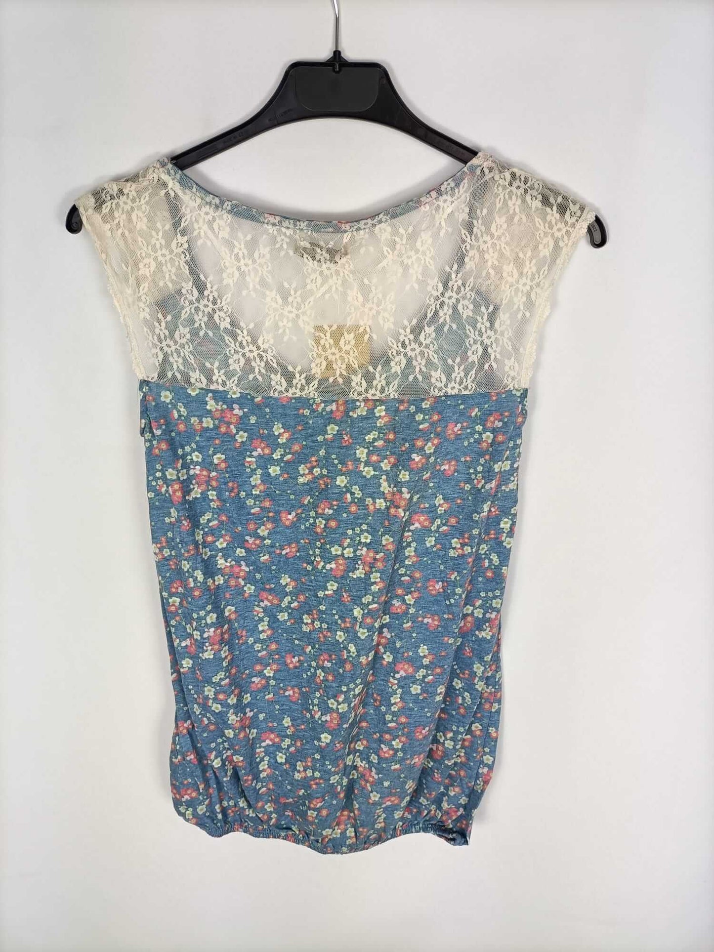 PULL&BEAR.Top azul flores T.m