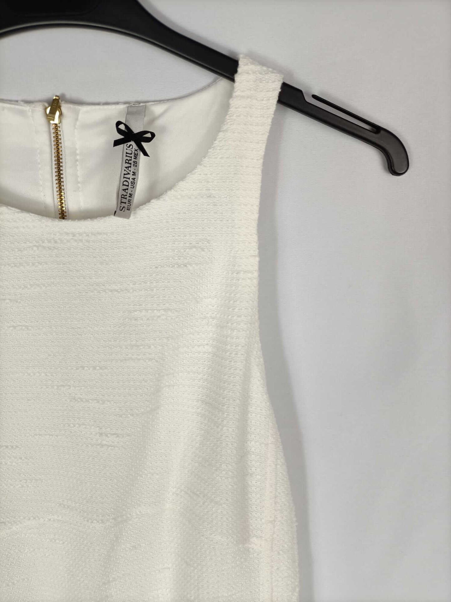 STRADIVARIUS.Vestido blanco roto T.m