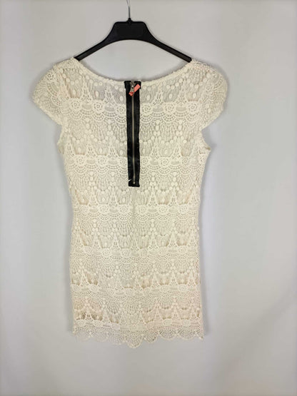 BERSHKA.Vestido encaje beige T.s